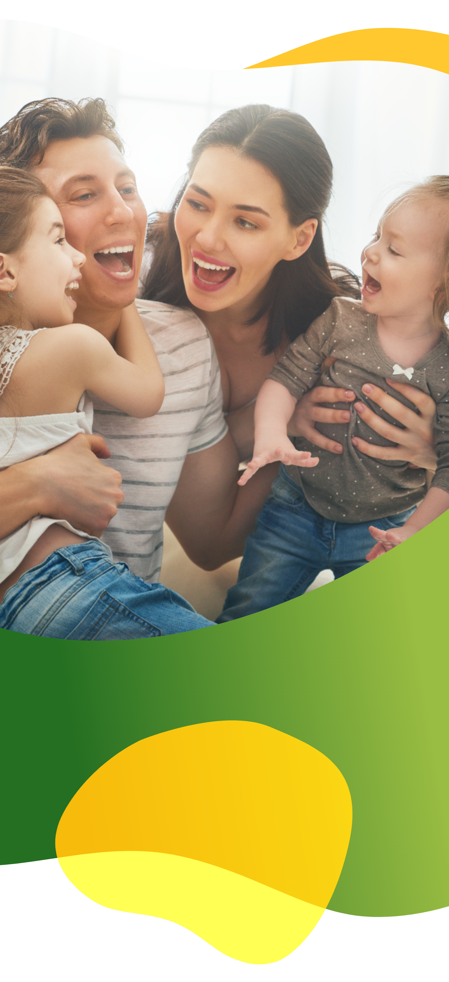 Dobro raspoložena mlada obitelj koja se bezbrižno smije nakon što su uzeli Espumisan: roditelji drže u naručju po jedno dijete, a u prvom planu je pakiranje Espumisana u različitim farmaceutskim oblicima za različite potrebe.